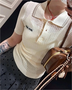 {{productViewItem.photos[photoViewList.activeNavIndex].Alt || productViewItem.photos[photoViewList.activeNavIndex].Description || 'Поло MIU MIU'}}