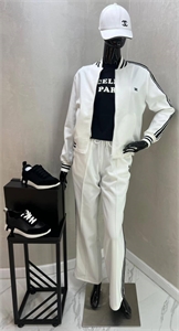 {{productViewItem.photos[photoViewList.activeNavIndex].Alt || productViewItem.photos[photoViewList.activeNavIndex].Description || 'Костюм CELINE'}}