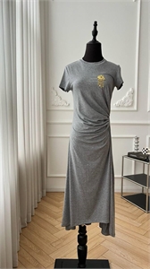 {{productViewItem.photos[photoViewList.activeNavIndex].Alt || productViewItem.photos[photoViewList.activeNavIndex].Description || 'Платье Schiaparelli'}}
