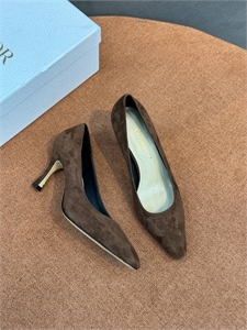 {{productViewItem.photos[photoViewList.activeNavIndex].Alt || productViewItem.photos[photoViewList.activeNavIndex].Description || 'Туфли DIOR'}}