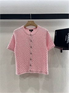 {{productViewItem.photos[photoViewList.activeNavIndex].Alt || productViewItem.photos[photoViewList.activeNavIndex].Description || 'Кофта CHANEL'}}