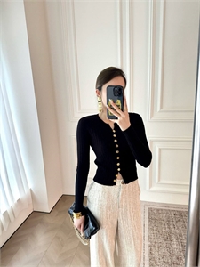 {{productViewItem.photos[photoViewList.activeNavIndex].Alt || productViewItem.photos[photoViewList.activeNavIndex].Description || 'Кардиган Schiaparelli'}}