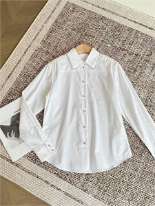 {{productViewItem.photos[photoViewList.activeNavIndex].Alt || productViewItem.photos[photoViewList.activeNavIndex].Description || 'Рубашка CHANEL'}}