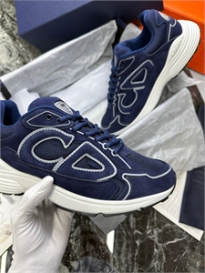 {{productViewItem.photos[photoViewList.activeNavIndex].Alt || productViewItem.photos[photoViewList.activeNavIndex].Description || 'Кроссовки DIOR'}}