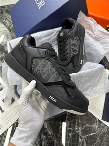 {{productViewItem.photos[photoViewList.activeNavIndex].Alt || productViewItem.photos[photoViewList.activeNavIndex].Description || 'Кеды DIOR'}}