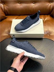{{productViewItem.photos[photoViewList.activeNavIndex].Alt || productViewItem.photos[photoViewList.activeNavIndex].Description || 'Кроссовки SANTONI'}}