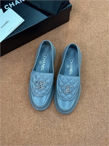 {{productViewItem.photos[photoViewList.activeNavIndex].Alt || productViewItem.photos[photoViewList.activeNavIndex].Description || 'Лоферы CHANEL'}}