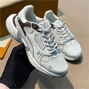 {{productViewItem.photos[photoViewList.activeNavIndex].Alt || productViewItem.photos[photoViewList.activeNavIndex].Description || 'Кроссовки LOUIS VUITTON'}}