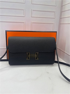 {{productViewItem.photos[photoViewList.activeNavIndex].Alt || productViewItem.photos[photoViewList.activeNavIndex].Description || 'Сумка HERMES'}}