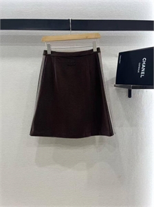 {{productViewItem.photos[photoViewList.activeNavIndex].Alt || productViewItem.photos[photoViewList.activeNavIndex].Description || 'Юбка MIU MIU'}}