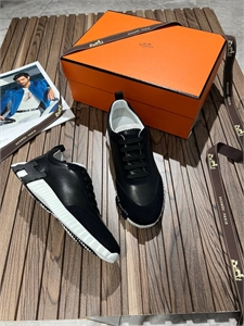 {{productViewItem.photos[photoViewList.activeNavIndex].Alt || productViewItem.photos[photoViewList.activeNavIndex].Description || 'Кроссовки HERMES'}}