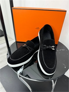 {{productViewItem.photos[photoViewList.activeNavIndex].Alt || productViewItem.photos[photoViewList.activeNavIndex].Description || 'Слипоны HERMES'}}
