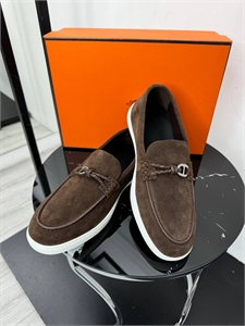 {{productViewItem.photos[photoViewList.activeNavIndex].Alt || productViewItem.photos[photoViewList.activeNavIndex].Description || 'Слипоны HERMES'}}