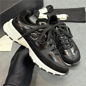 {{productViewItem.photos[photoViewList.activeNavIndex].Alt || productViewItem.photos[photoViewList.activeNavIndex].Description || 'Кроссовки CHANEL'}}