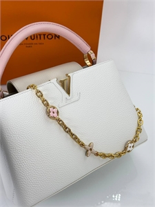 {{productViewItem.photos[photoViewList.activeNavIndex].Alt || productViewItem.photos[photoViewList.activeNavIndex].Description || 'Сумка  LOUIS VUITTON'}}