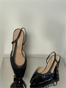 {{productViewItem.photos[photoViewList.activeNavIndex].Alt || productViewItem.photos[photoViewList.activeNavIndex].Description || 'Туфли CHANEL'}}