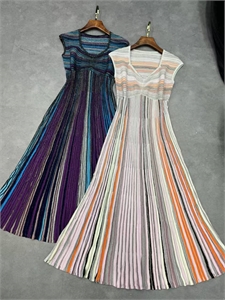 {{productViewItem.photos[photoViewList.activeNavIndex].Alt || productViewItem.photos[photoViewList.activeNavIndex].Description || 'Платье MISSONI'}}