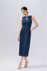 {{productViewItem.photos[photoViewList.activeNavIndex].Alt || productViewItem.photos[photoViewList.activeNavIndex].Description || 'Платье Schiaparelli'}}
