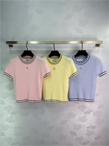 {{productViewItem.photos[photoViewList.activeNavIndex].Alt || productViewItem.photos[photoViewList.activeNavIndex].Description || 'Кофта CHANEL'}}