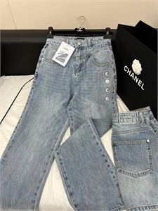 {{productViewItem.photos[photoViewList.activeNavIndex].Alt || productViewItem.photos[photoViewList.activeNavIndex].Description || 'Джинсы CHANEL'}}