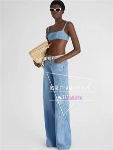 {{productViewItem.photos[photoViewList.activeNavIndex].Alt || productViewItem.photos[photoViewList.activeNavIndex].Description || 'Джинсы ERMANO SCERVINO'}}