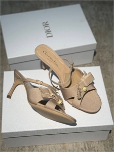 {{productViewItem.photos[photoViewList.activeNavIndex].Alt || productViewItem.photos[photoViewList.activeNavIndex].Description || 'Туфли DIOR'}}