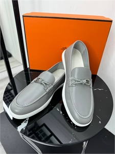 {{productViewItem.photos[photoViewList.activeNavIndex].Alt || productViewItem.photos[photoViewList.activeNavIndex].Description || 'Слипоны HERMES'}}