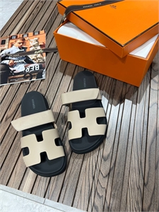 {{productViewItem.photos[photoViewList.activeNavIndex].Alt || productViewItem.photos[photoViewList.activeNavIndex].Description || 'Сандали HERMES'}}