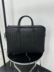 {{productViewItem.photos[photoViewList.activeNavIndex].Alt || productViewItem.photos[photoViewList.activeNavIndex].Description || 'Портфель  BV'}}