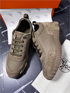 {{productViewItem.photos[photoViewList.activeNavIndex].Alt || productViewItem.photos[photoViewList.activeNavIndex].Description || 'Кроссовки  HERMES'}}
