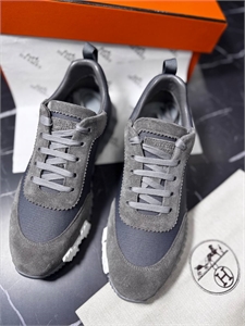 {{productViewItem.photos[photoViewList.activeNavIndex].Alt || productViewItem.photos[photoViewList.activeNavIndex].Description || 'Кроссовки  HERMES'}}