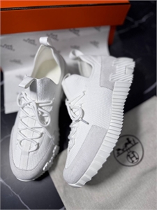 {{productViewItem.photos[photoViewList.activeNavIndex].Alt || productViewItem.photos[photoViewList.activeNavIndex].Description || 'Кроссовки  HERMES'}}