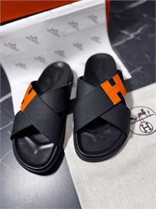 {{productViewItem.photos[photoViewList.activeNavIndex].Alt || productViewItem.photos[photoViewList.activeNavIndex].Description || 'Тапочки HERMES'}}