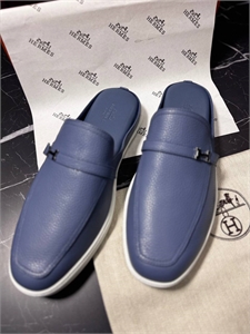 {{productViewItem.photos[photoViewList.activeNavIndex].Alt || productViewItem.photos[photoViewList.activeNavIndex].Description || 'Мюли HERMES'}}