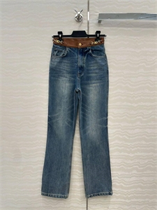 {{productViewItem.photos[photoViewList.activeNavIndex].Alt || productViewItem.photos[photoViewList.activeNavIndex].Description || 'Джинсы CELINE'}}