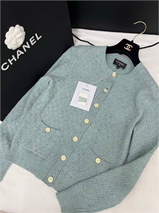 {{productViewItem.photos[photoViewList.activeNavIndex].Alt || productViewItem.photos[photoViewList.activeNavIndex].Description || 'Кардиган CHANEL'}}