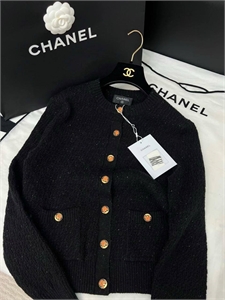 {{productViewItem.photos[photoViewList.activeNavIndex].Alt || productViewItem.photos[photoViewList.activeNavIndex].Description || 'Кардиган CHANEL'}}