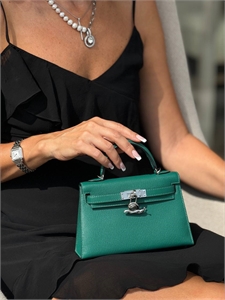 {{productViewItem.photos[photoViewList.activeNavIndex].Alt || productViewItem.photos[photoViewList.activeNavIndex].Description || 'Сумка HERMES'}}