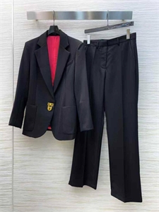 {{productViewItem.photos[photoViewList.activeNavIndex].Alt || productViewItem.photos[photoViewList.activeNavIndex].Description || 'Костюм Schiaparelli'}}