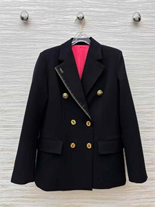 {{productViewItem.photos[photoViewList.activeNavIndex].Alt || productViewItem.photos[photoViewList.activeNavIndex].Description || 'Пиджак Schiaparelli'}}