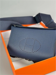 {{productViewItem.photos[photoViewList.activeNavIndex].Alt || productViewItem.photos[photoViewList.activeNavIndex].Description || 'Сумка HERMES'}}