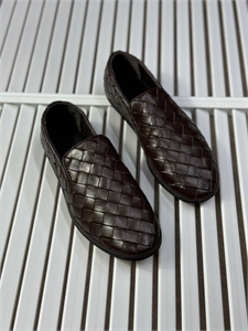 {{productViewItem.photos[photoViewList.activeNavIndex].Alt || productViewItem.photos[photoViewList.activeNavIndex].Description || 'Лоферы BV'}}