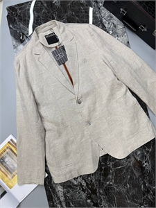 {{productViewItem.photos[photoViewList.activeNavIndex].Alt || productViewItem.photos[photoViewList.activeNavIndex].Description || 'Пиджак ZEGNA'}}
