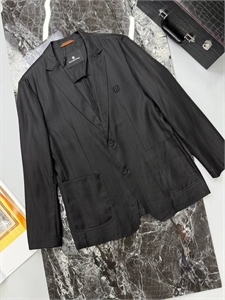{{productViewItem.photos[photoViewList.activeNavIndex].Alt || productViewItem.photos[photoViewList.activeNavIndex].Description || 'Пиджак ZEGNA'}}