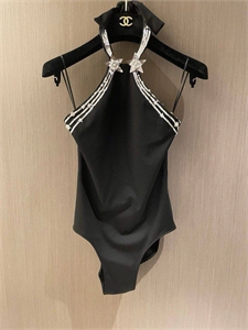 {{productViewItem.photos[photoViewList.activeNavIndex].Alt || productViewItem.photos[photoViewList.activeNavIndex].Description || 'Купальник CHANEL'}}