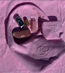 {{productViewItem.photos[photoViewList.activeNavIndex].Alt || productViewItem.photos[photoViewList.activeNavIndex].Description || 'Сумка CHANEL'}}