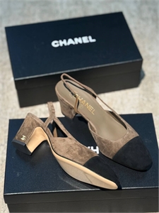 {{productViewItem.photos[photoViewList.activeNavIndex].Alt || productViewItem.photos[photoViewList.activeNavIndex].Description || 'Туфли CHANEL'}}