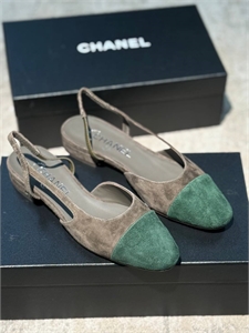 {{productViewItem.photos[photoViewList.activeNavIndex].Alt || productViewItem.photos[photoViewList.activeNavIndex].Description || 'Туфли CHANEL'}}