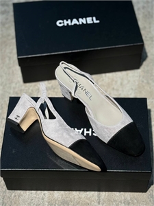 {{productViewItem.photos[photoViewList.activeNavIndex].Alt || productViewItem.photos[photoViewList.activeNavIndex].Description || 'Туфли CHANEL'}}