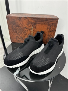 {{productViewItem.photos[photoViewList.activeNavIndex].Alt || productViewItem.photos[photoViewList.activeNavIndex].Description || 'Текстильные кроссовки SR'}}